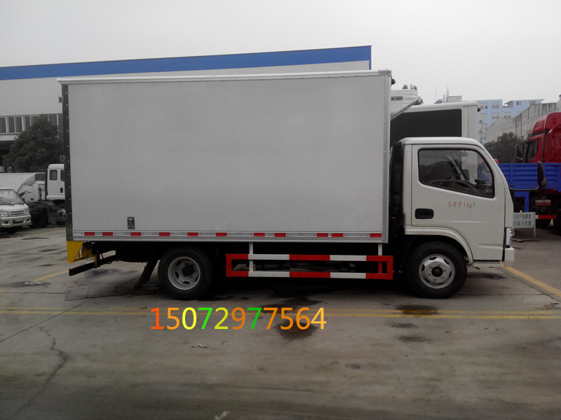 東風小多利卡4米2冷藏車