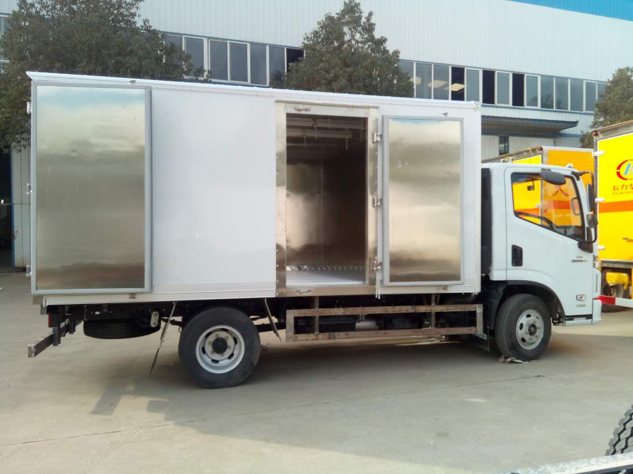 依維柯超越冷藏車 (7).jpg