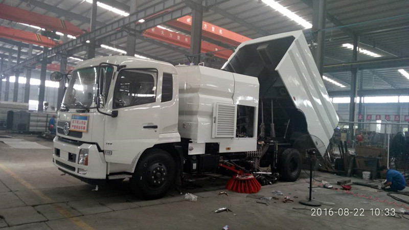 東風(fēng)天錦洗掃車(chē)