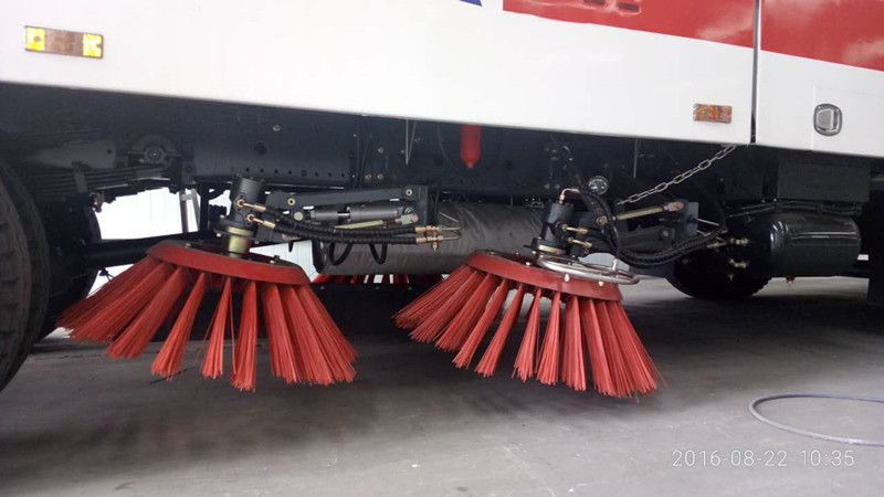 東風(fēng)天錦洗掃車(chē)