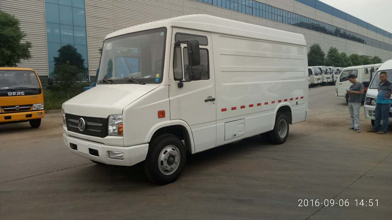 東風天來國五面包冷藏車