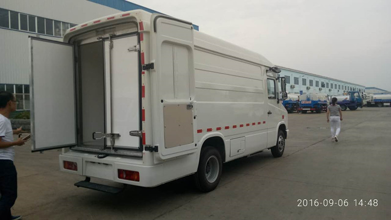 東風天來國五面包冷藏車