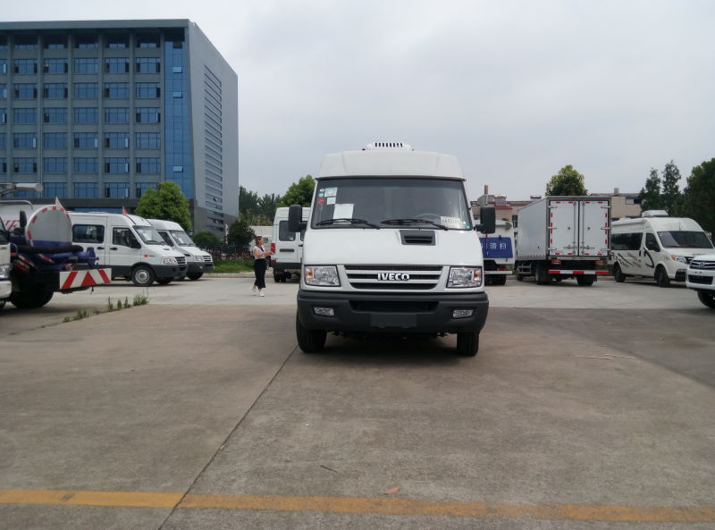 依維柯國五面包冷藏車