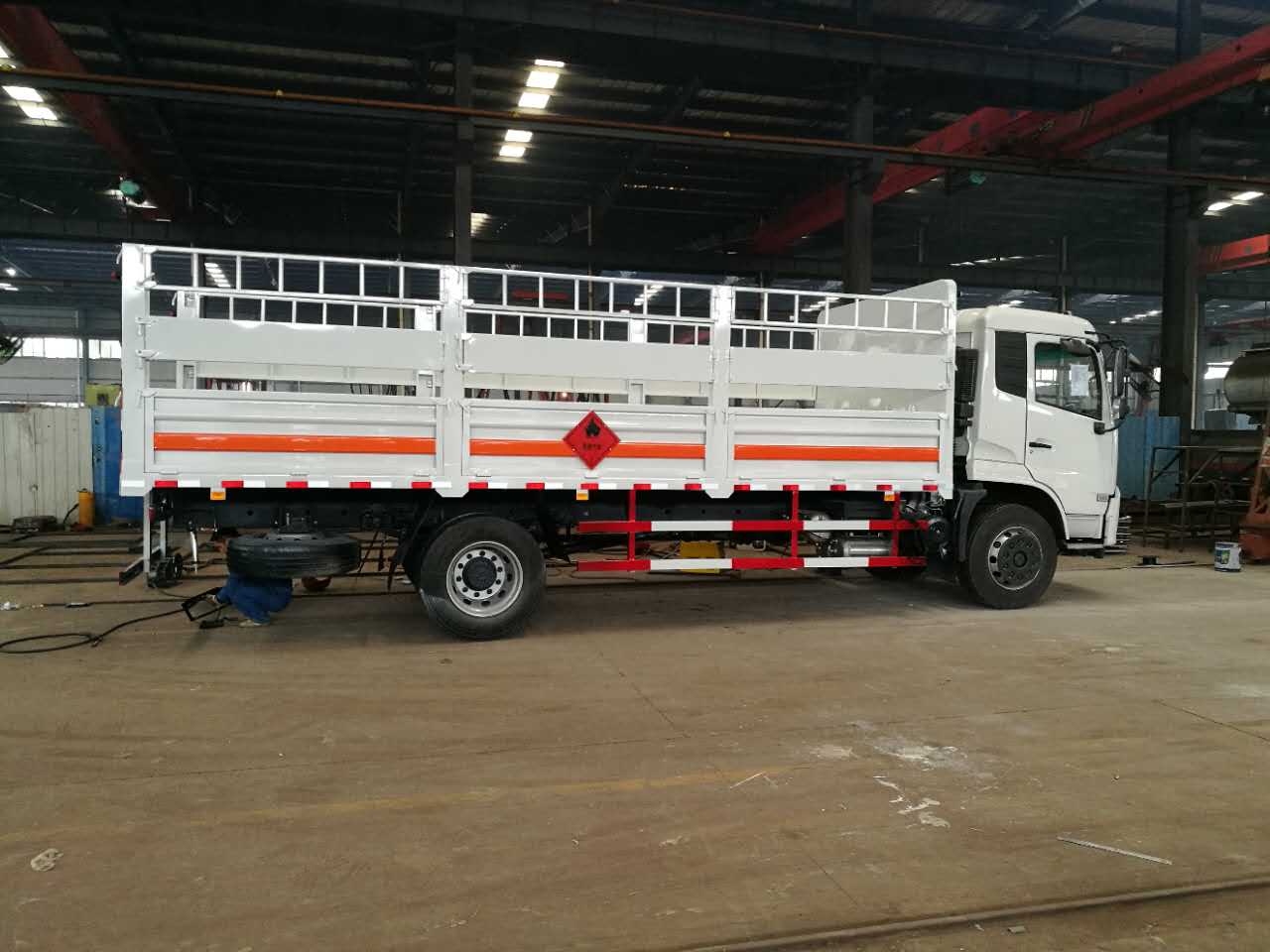 東風(fēng)天錦6米6氣瓶運輸車