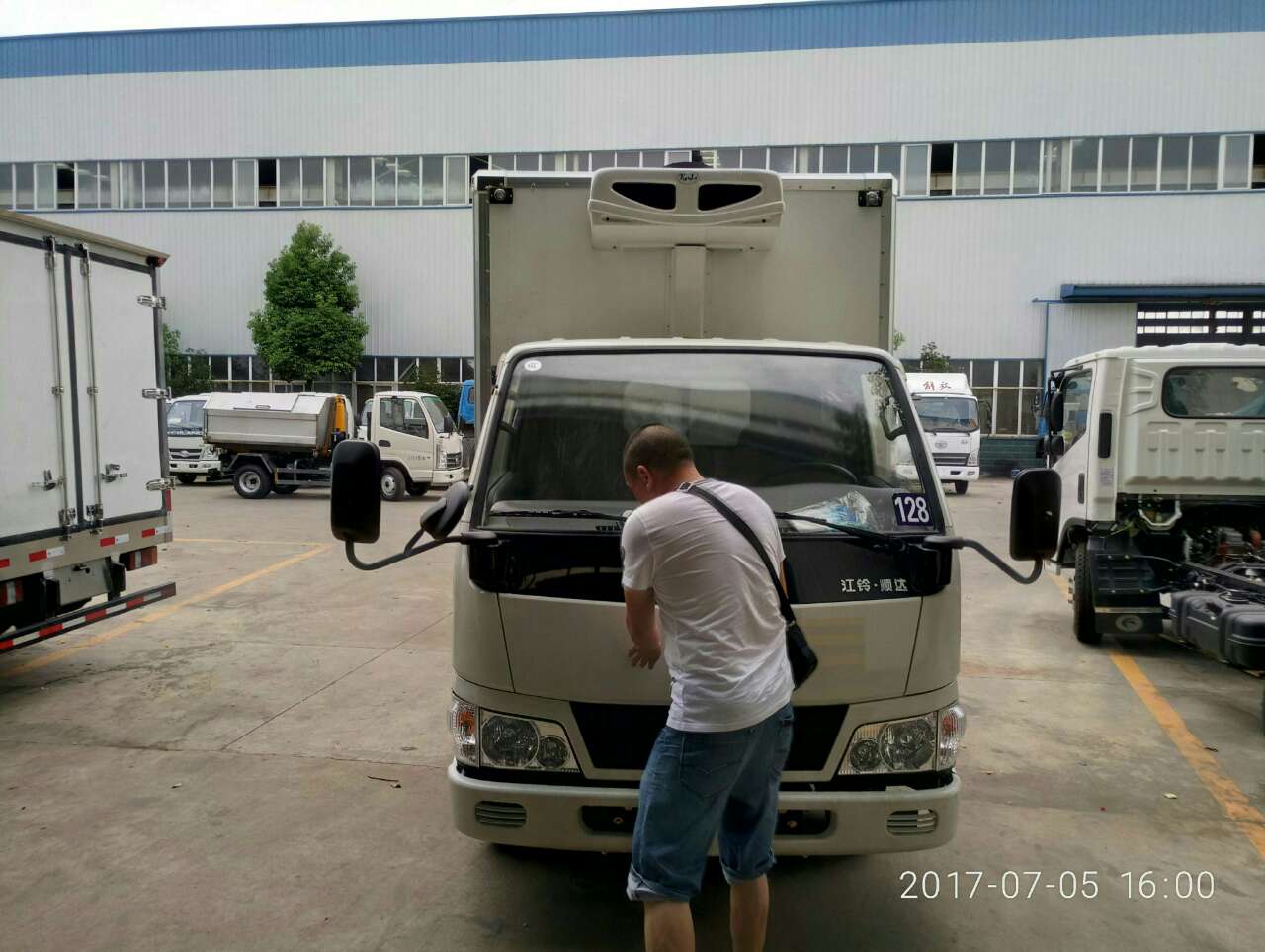 江鈴國五4米2冷藏車