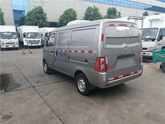 長(zhǎng)安國(guó)五面包冷藏車(chē) (5).jpg