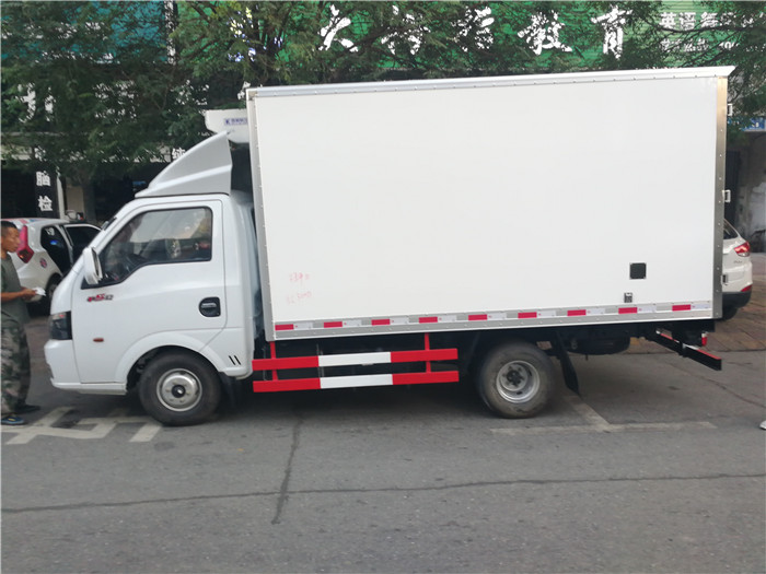 東風途逸國五3米5冷藏車 (3).jpg