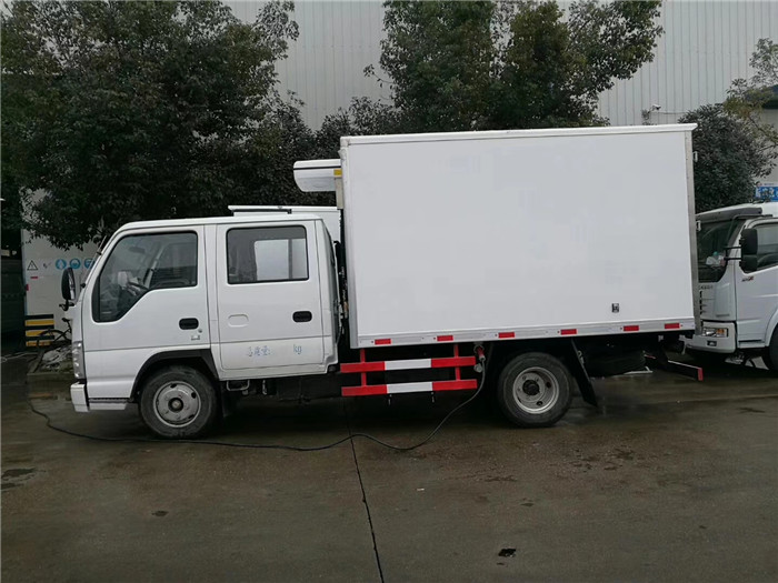 五十鈴雙排座3米2冷藏車