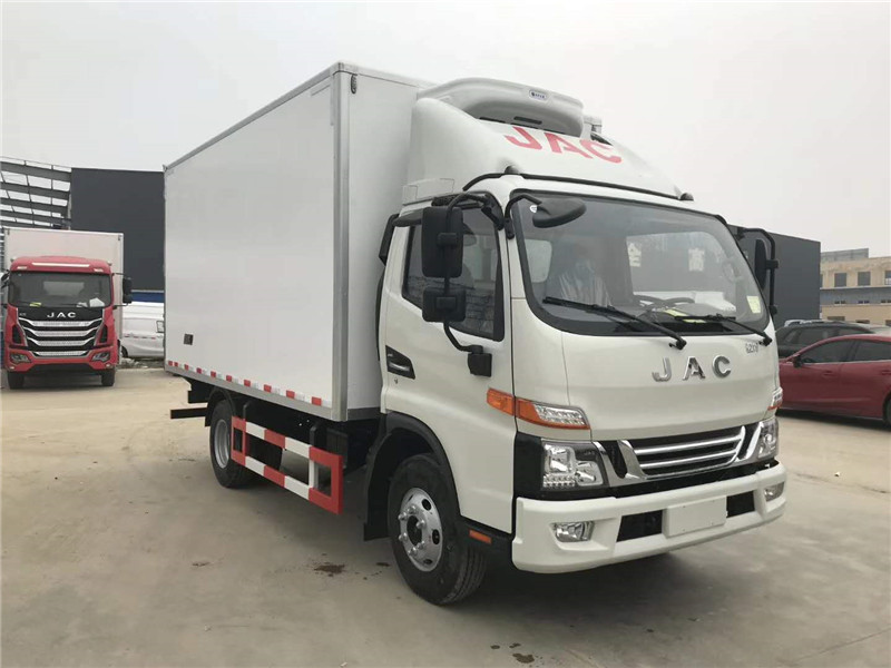 江淮駿鈴4米2肉鉤冷藏車
