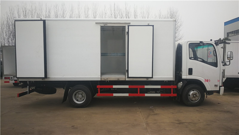 五十鈴5米2肉鉤冷藏車