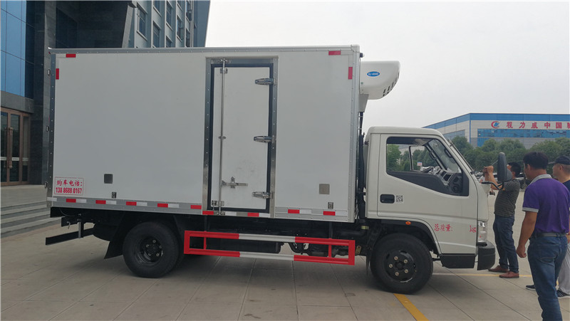 江鈴順達(dá)肉鉤冷藏車(chē) (2).jpg