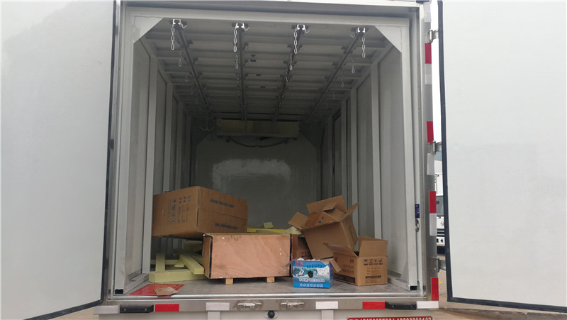 江鈴順達(dá)肉鉤冷藏車(chē) (9).jpg