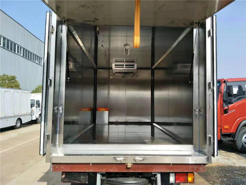 五十鈴600P4米2冷藏車 (6).jpg