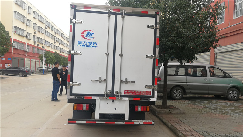 江鈴雙排國(guó)六3米2冷藏車 (5).jpg