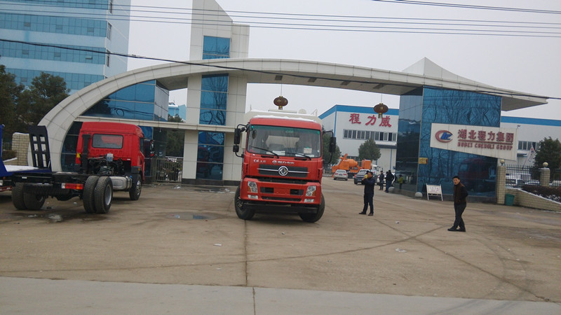 東風(fēng)天錦30方散裝飼料運