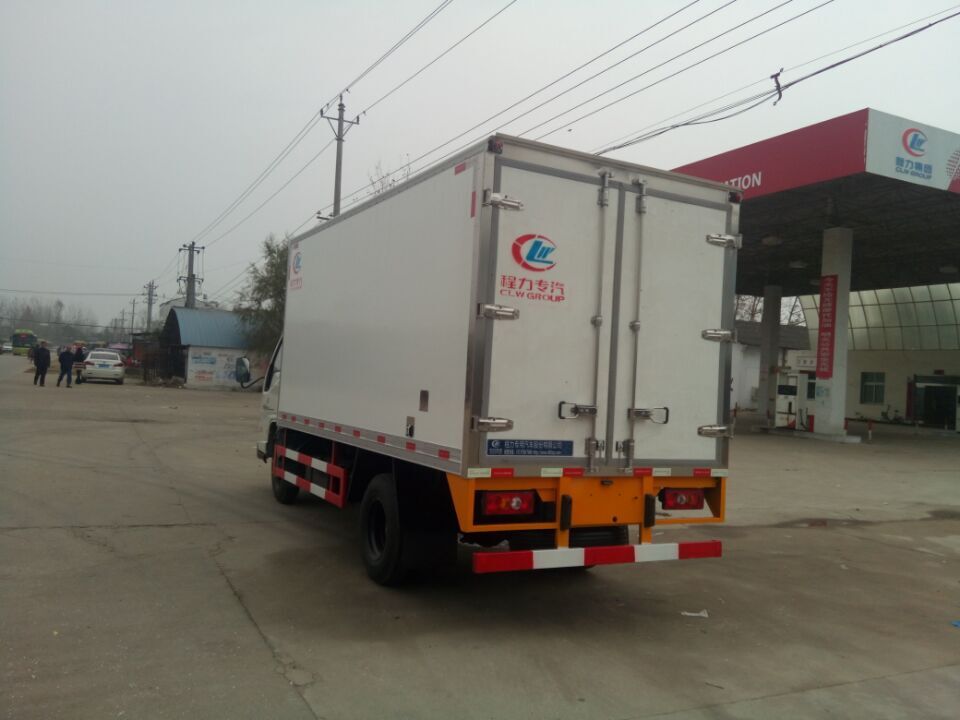 江鈴凱運(yùn)冷藏車(chē) (2).jpg 江鈴凱運(yùn)冷藏車(chē) (2).jpg